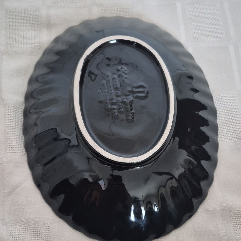 Elegant Black Serveware Bowl - Picture 16 of 16